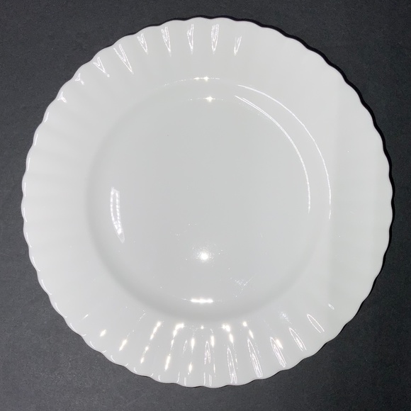 Set of 4 Royal Albert Val D'Or - Bone China - 8 Inch Luncheon Plates - EUC! - Picture 1 of 4